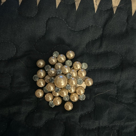 Pearl and blue rhinestone pin - Picture 1 of 3